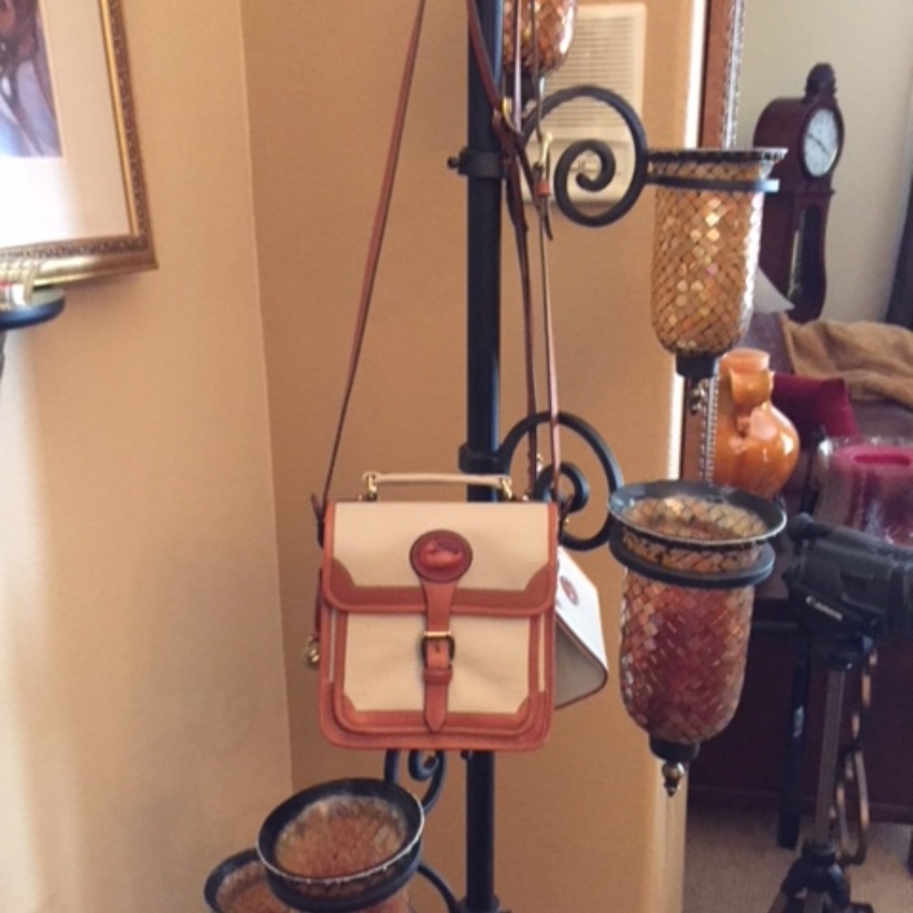 Handbag - Picture 2 of 3